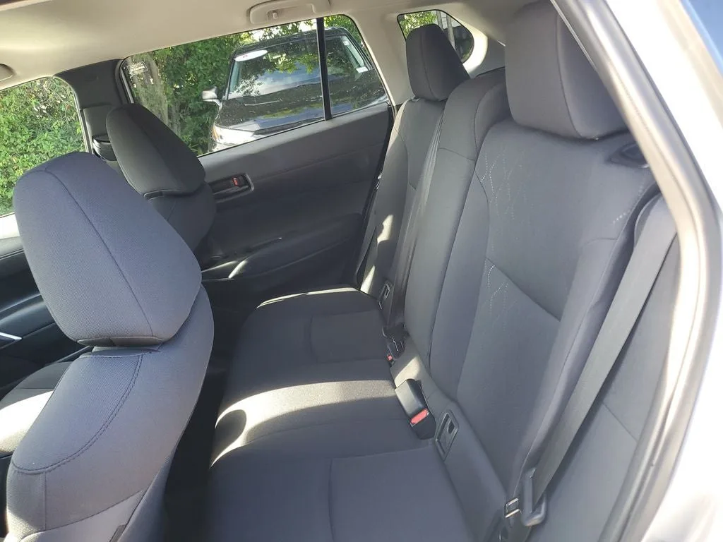 2024 Toyota Corolla Cross LE photo 12