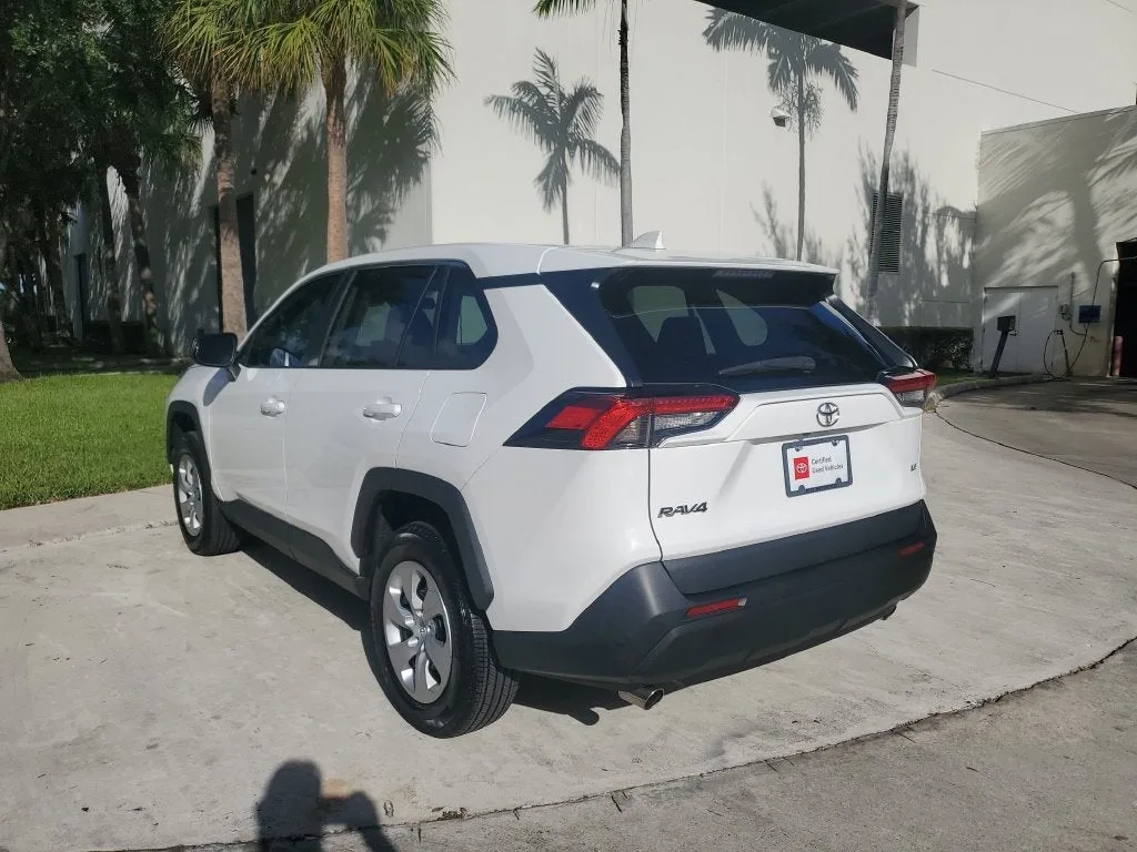 2024 Toyota RAV4 LE photo 2