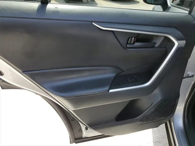 2024 Toyota RAV4 Hybrid LE photo 16