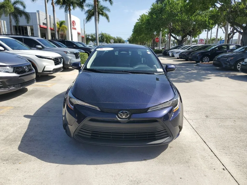 2025 Toyota Corolla LE photo 2