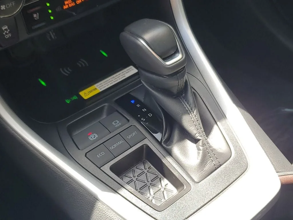 2025 Toyota RAV4 Limited photo 31