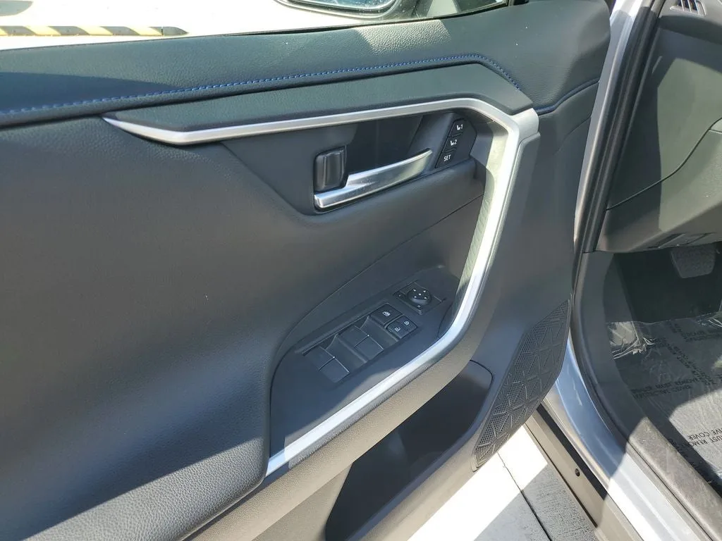 2024 Toyota RAV4 Hybrid XSE photo 20
