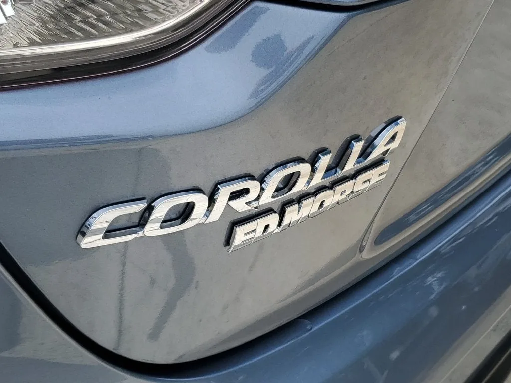 2026 Toyota Corolla SE photo 8