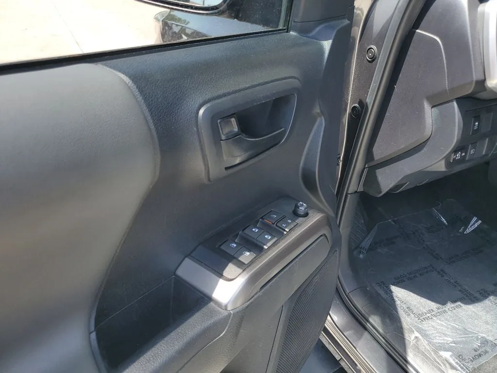 2023 Toyota Tacoma SR5 V6 photo 19