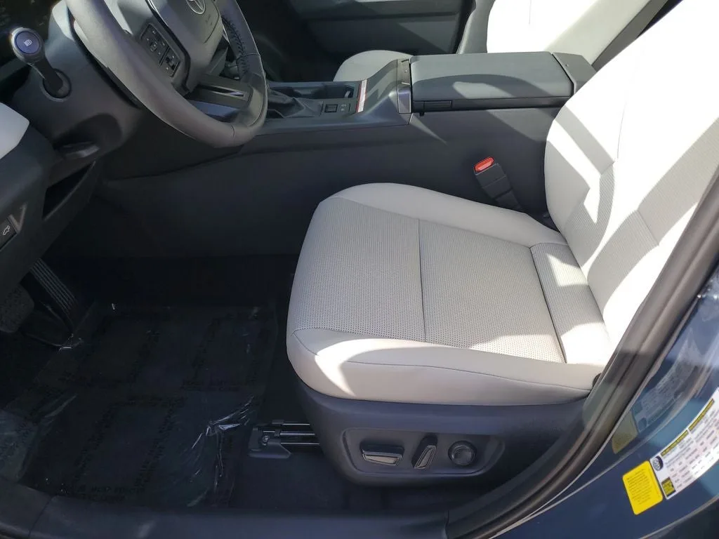 2026 Toyota RAV4 XLE Premium photo 22