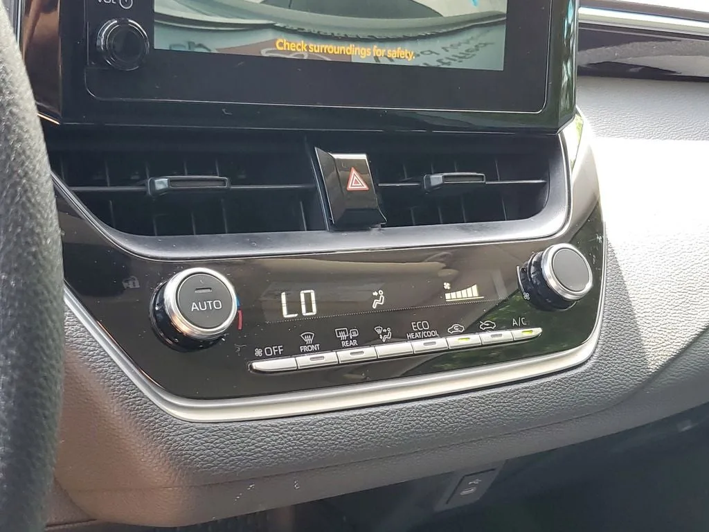 2024 Toyota Corolla LE photo 28