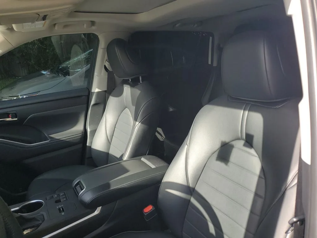 2024 Toyota Highlander XLE photo 22