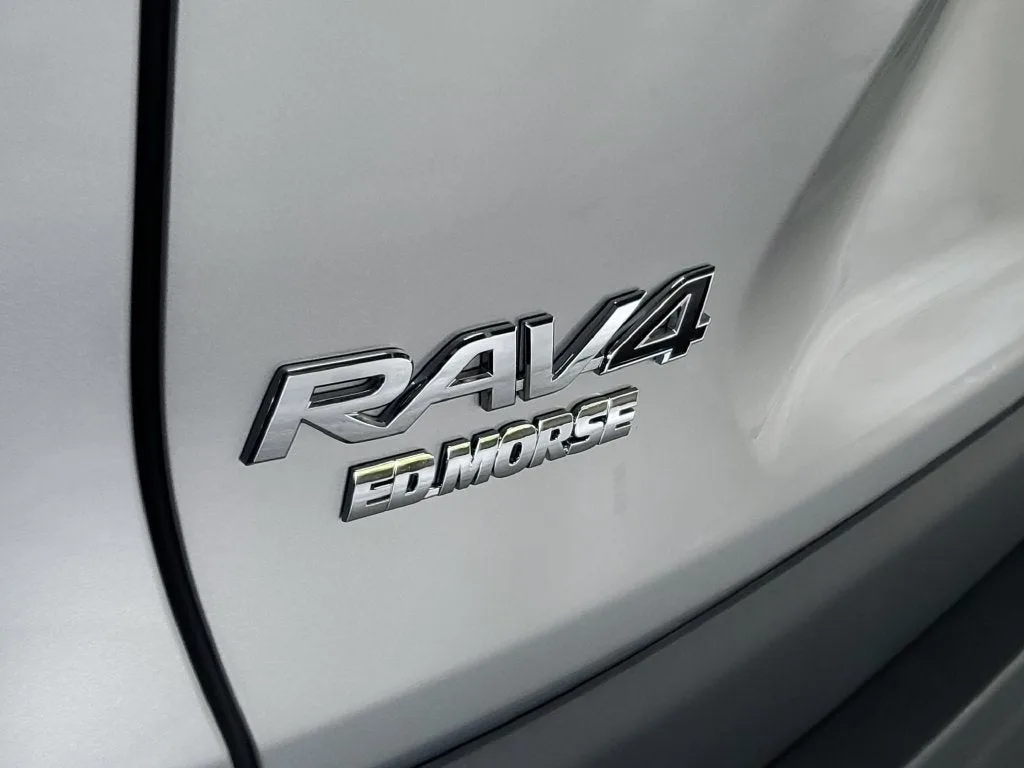 2024 Toyota RAV4 XLE Premium photo 8