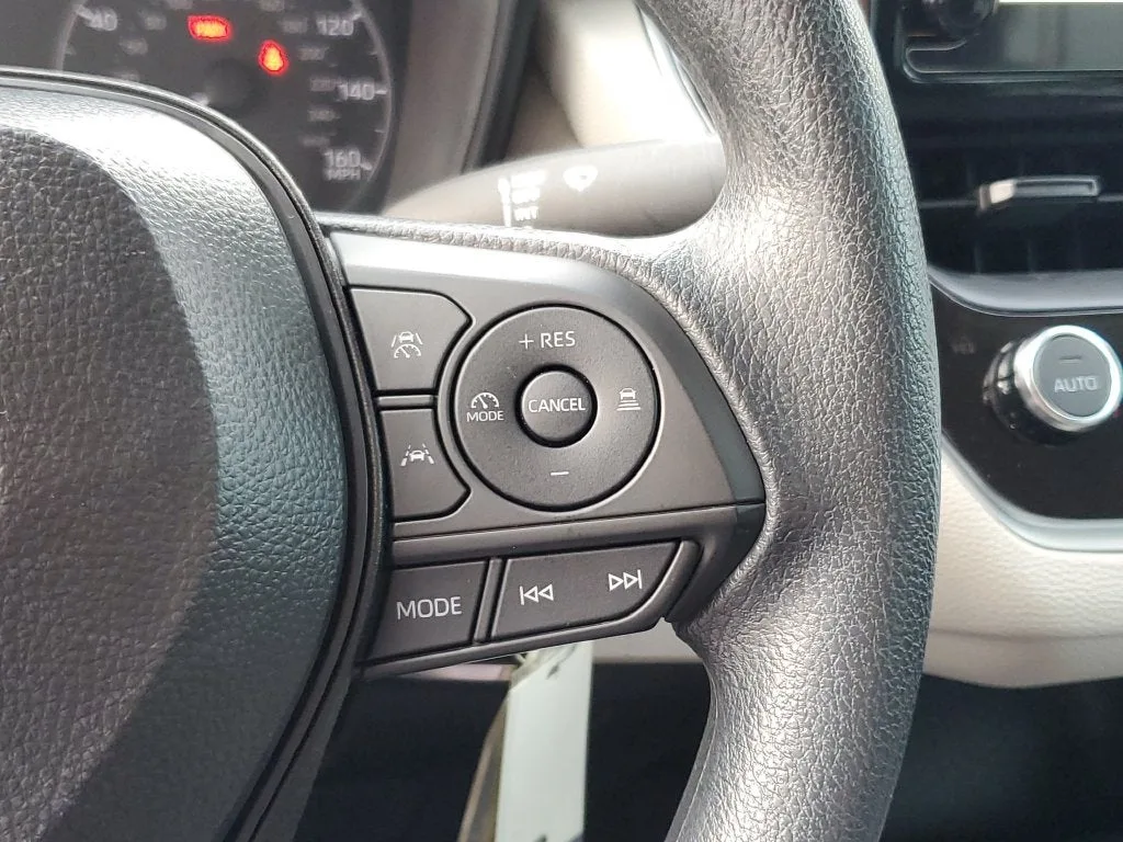 2025 Toyota Corolla LE photo 23
