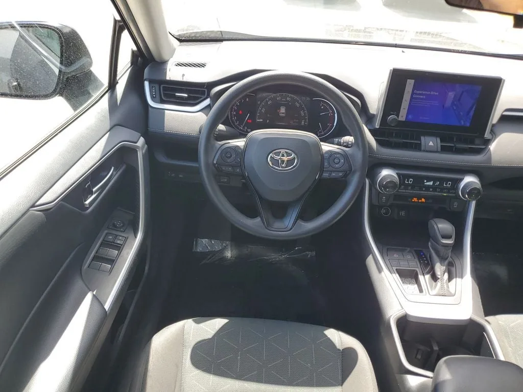 2024 Toyota RAV4 XLE photo 15