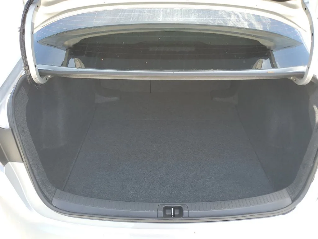 2025 Toyota Corolla LE photo 10