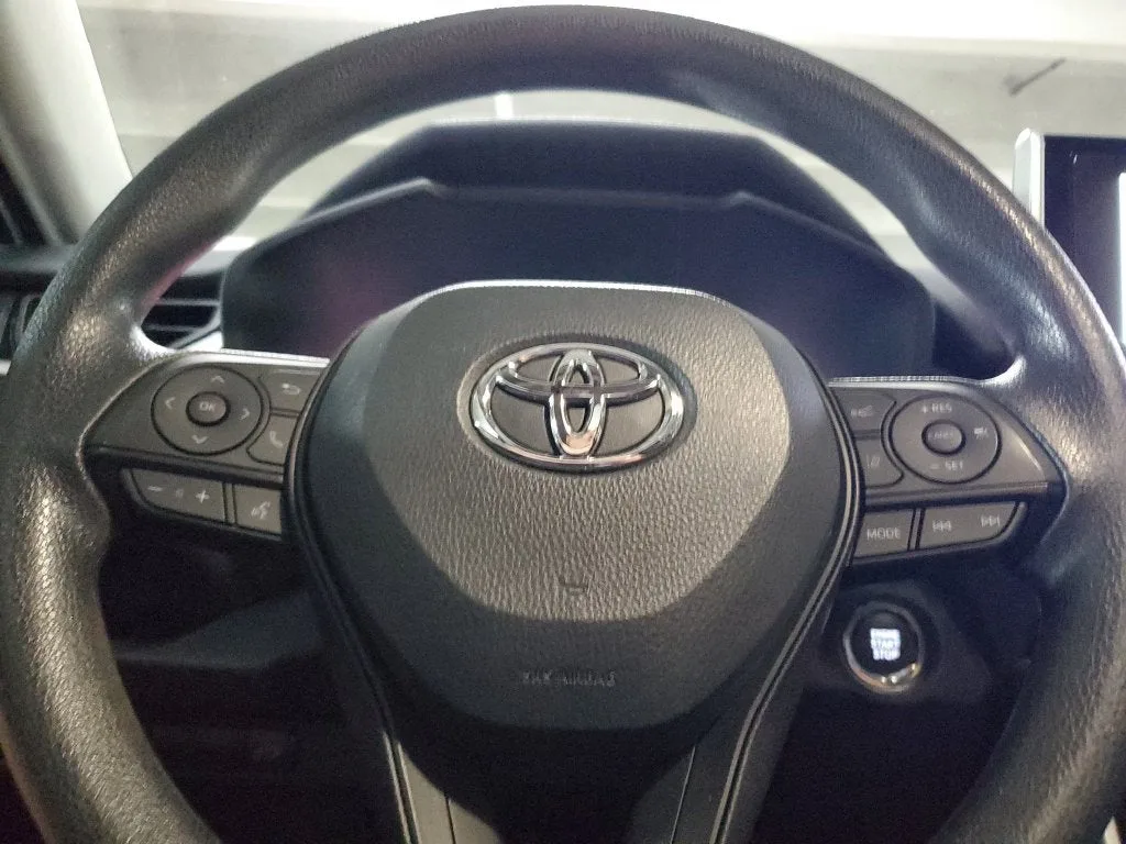 2023 Toyota RAV4 XLE photo 24