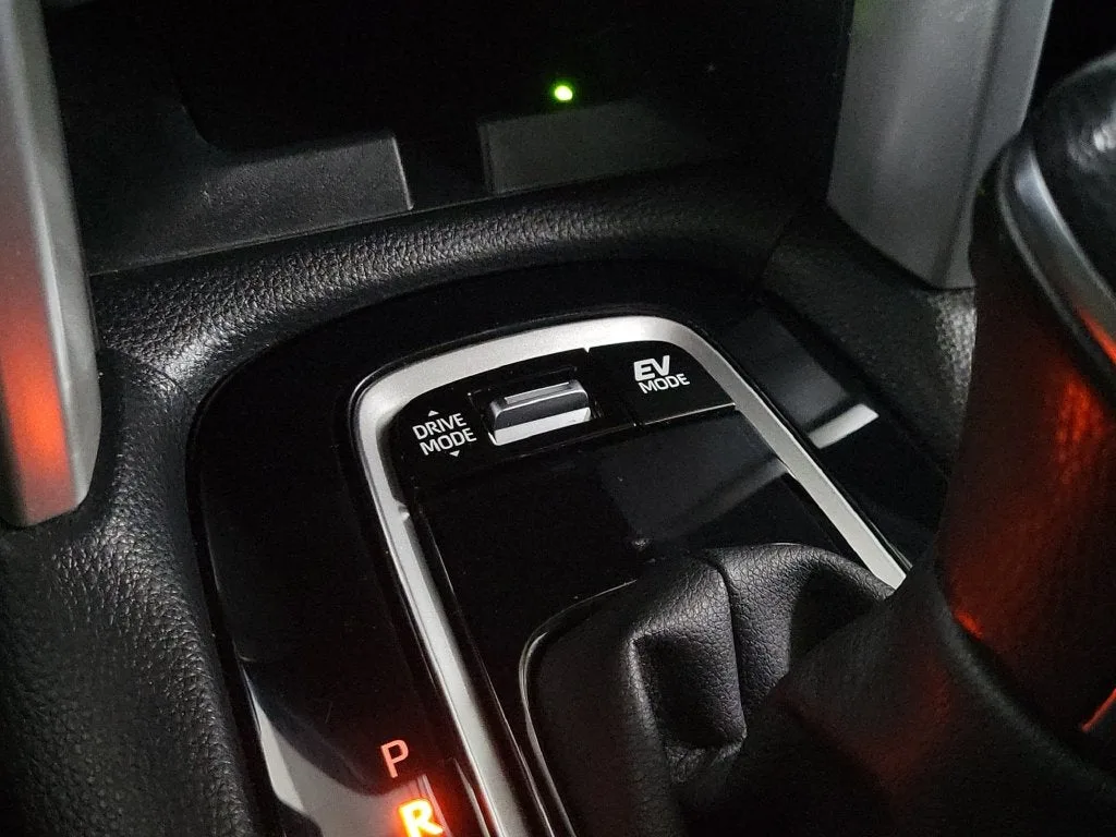 2024 Toyota Corolla Cross Hybrid SE photo 31