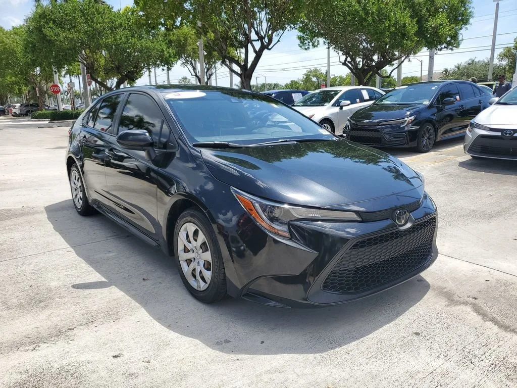2021 Toyota Corolla LE photo 3