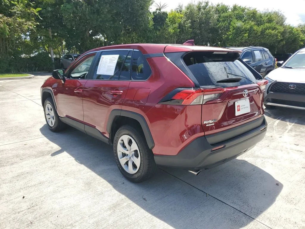 2024 Toyota RAV4 LE photo 6