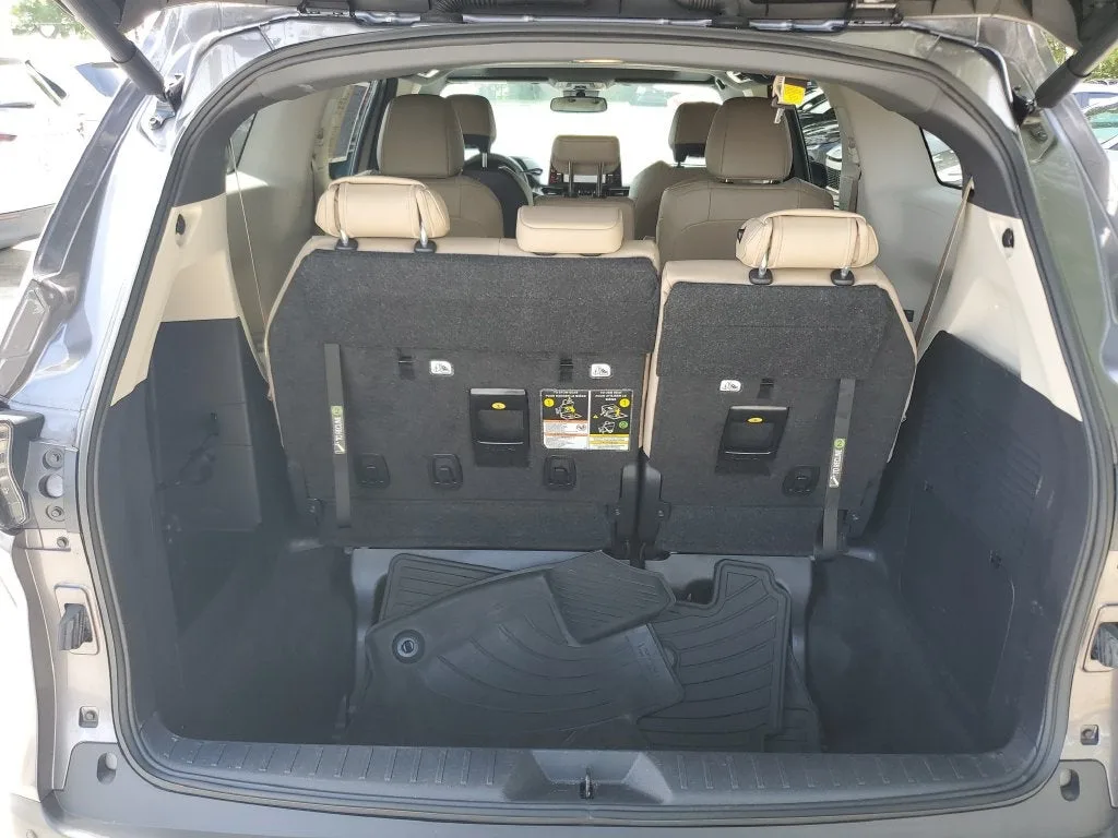 2024 Toyota Sienna XLE 8 Passenger photo 10