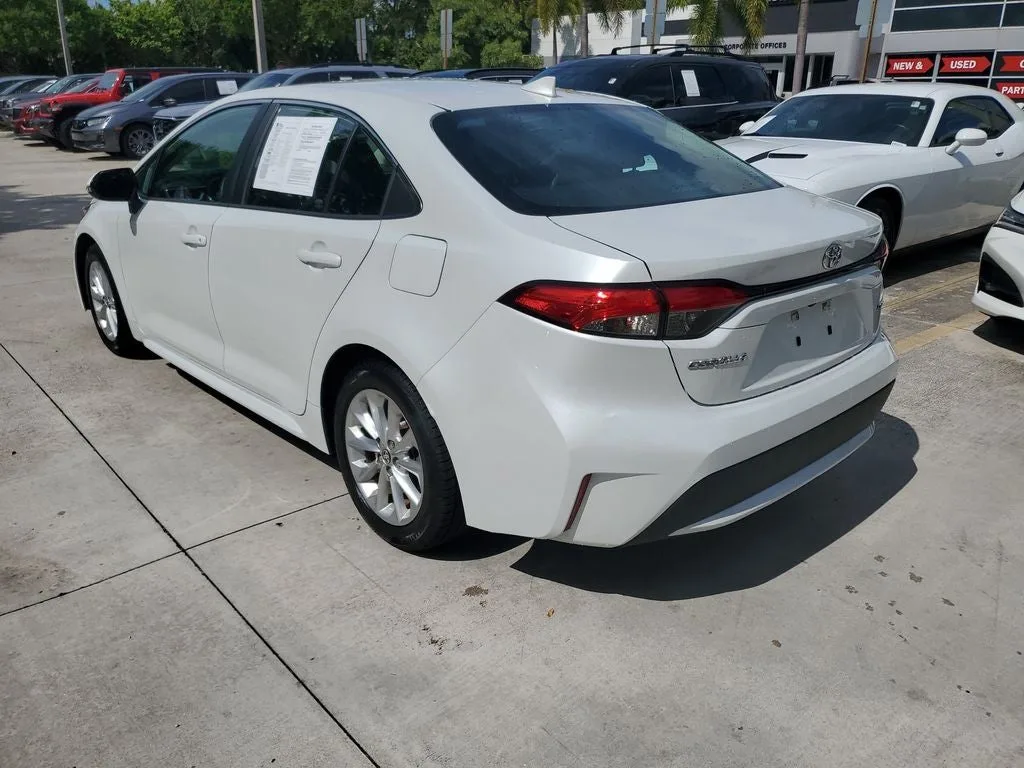 2022 Toyota Corolla XLE photo 6