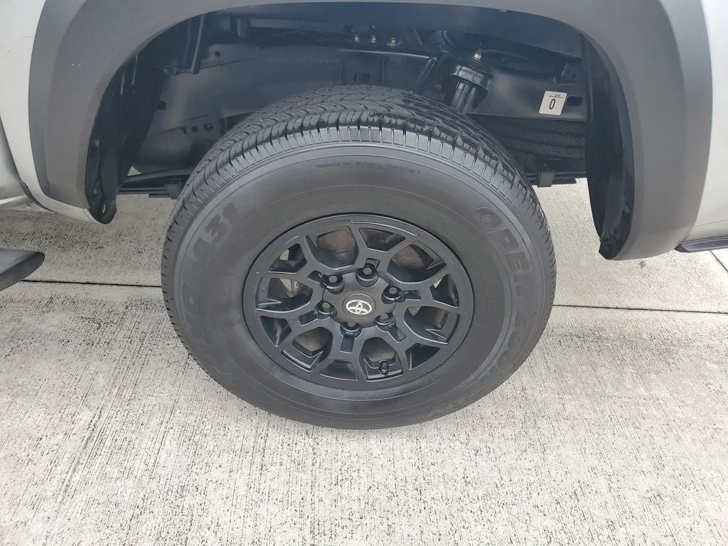 2023 Toyota Tacoma SR5 V6 photo 7