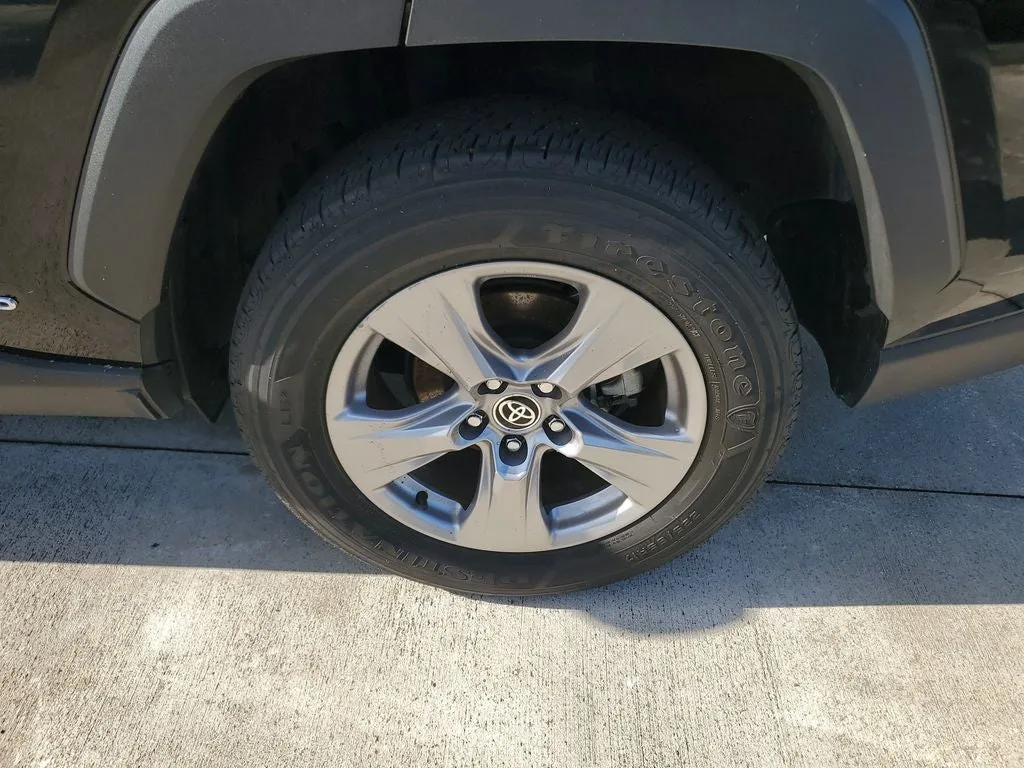 2025 Toyota RAV4 Hybrid LE photo 6