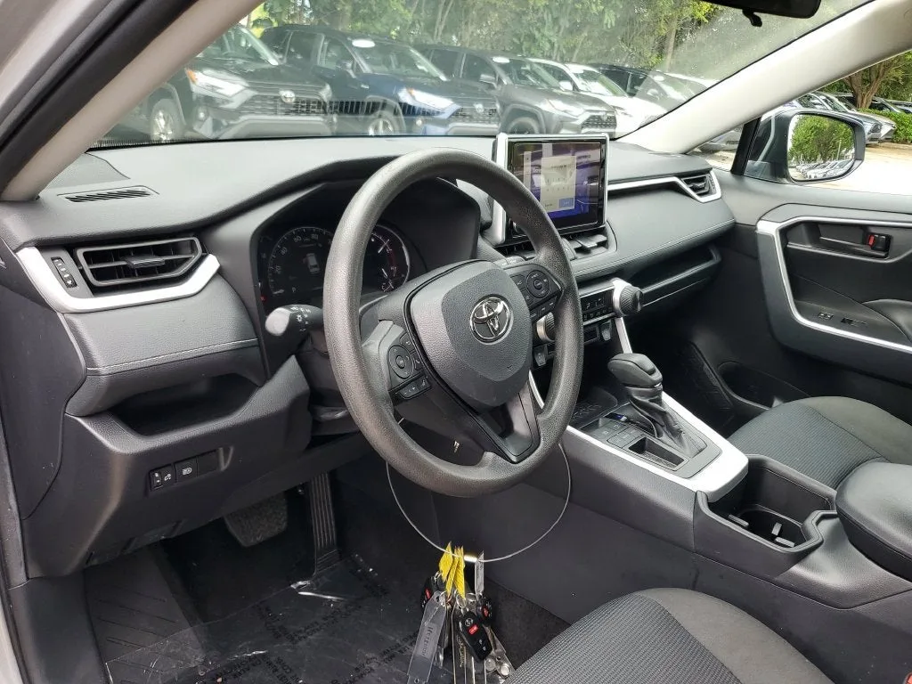 2024 Toyota RAV4 LE photo 21