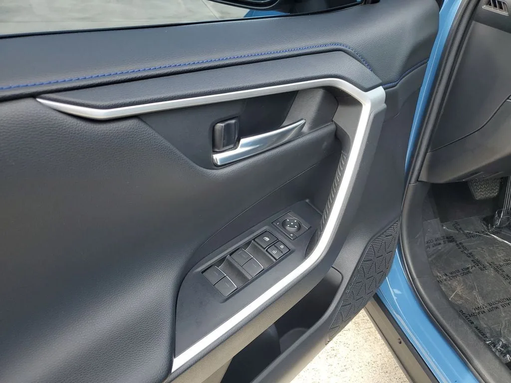 2022 Toyota RAV4 Hybrid XSE photo 20