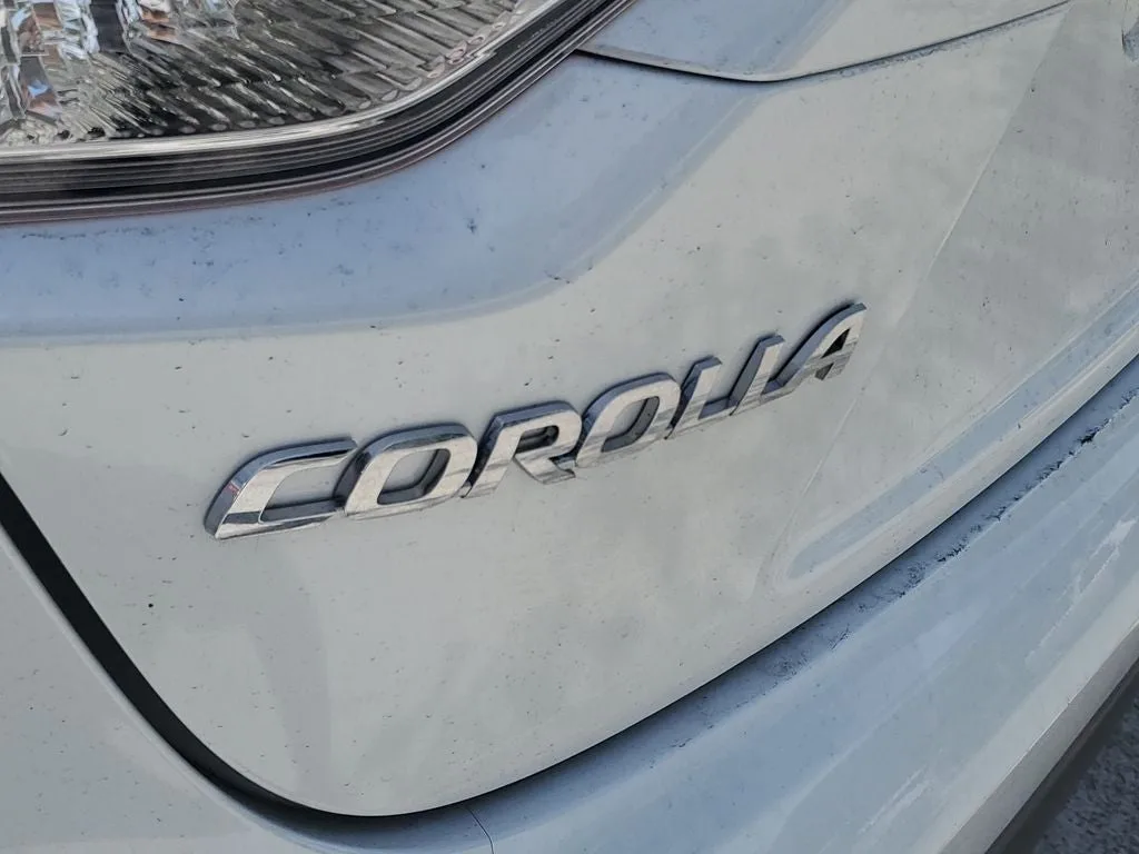 2024 Toyota Corolla Hybrid LE photo 4