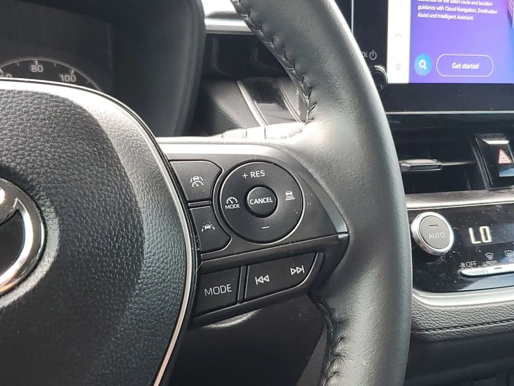 2024 Toyota Corolla Cross LE photo 24
