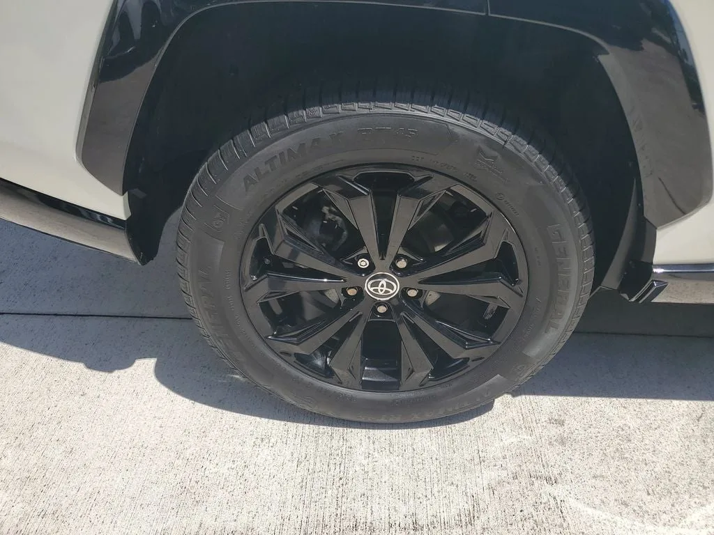 2022 Toyota RAV4 Hybrid SE photo 7