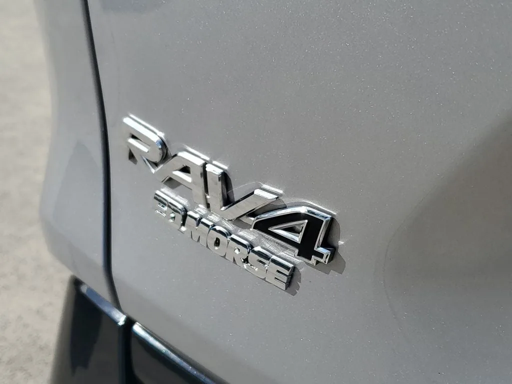 2024 Toyota RAV4 Hybrid XSE photo 9