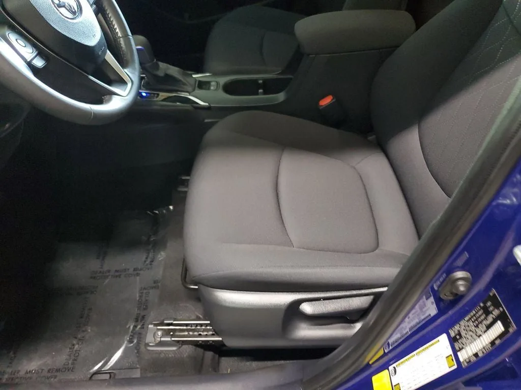 2023 Toyota Corolla Cross LE photo 19