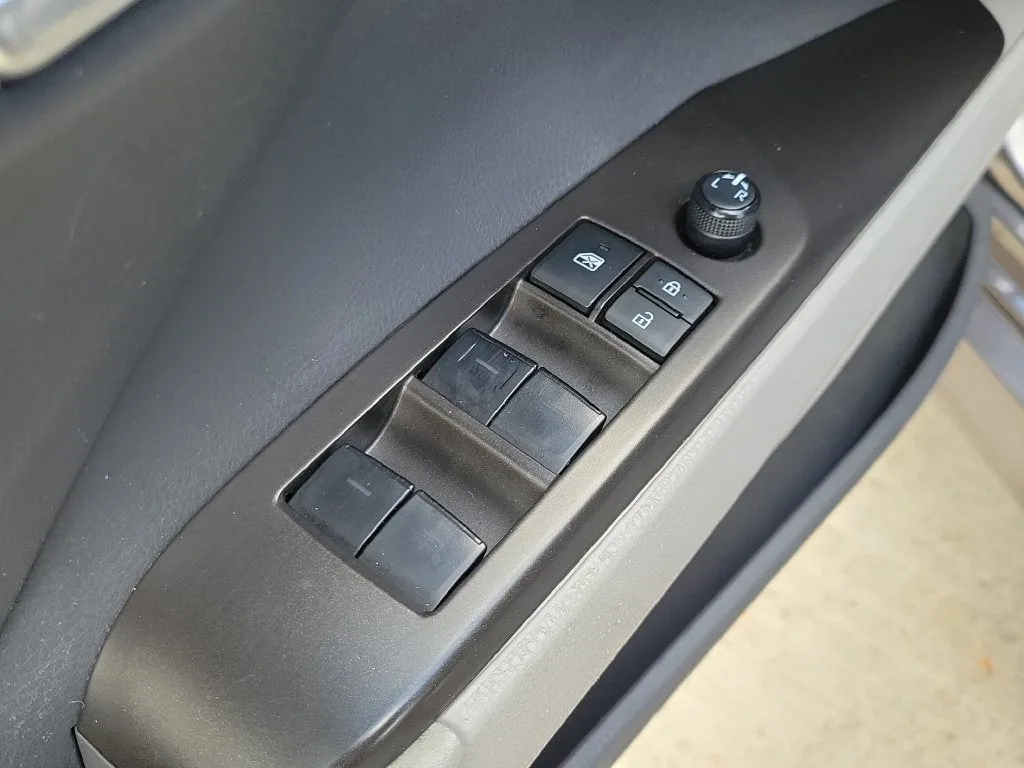 2023 Toyota Camry LE photo 21