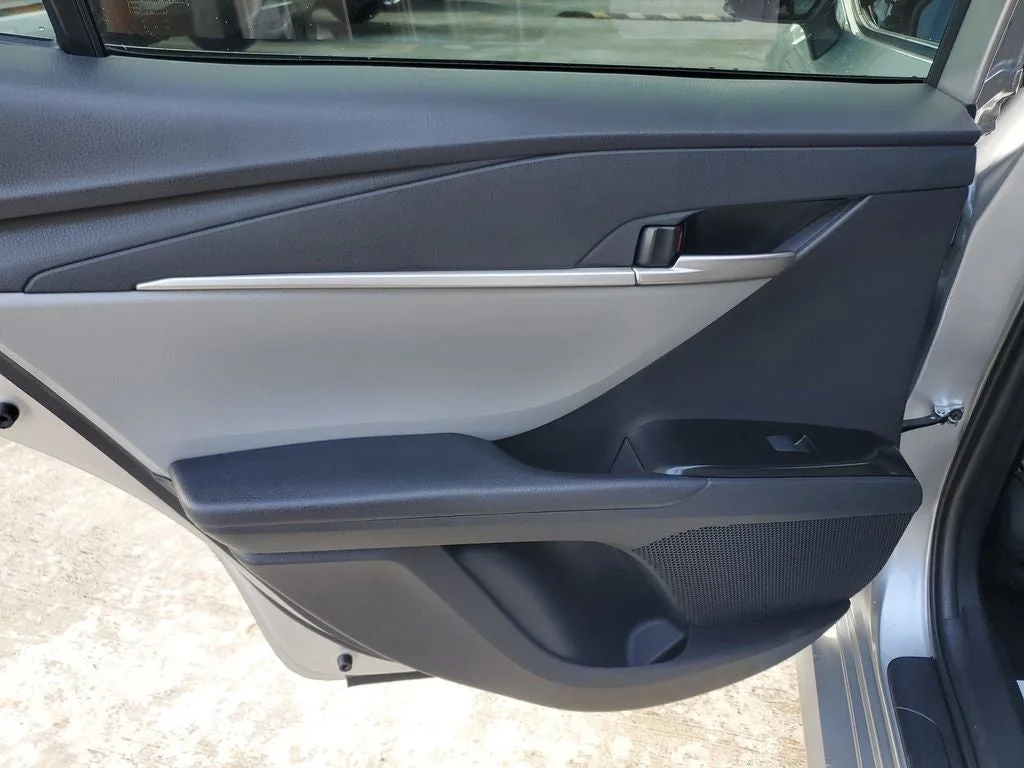 2025 Toyota Camry LE photo 11