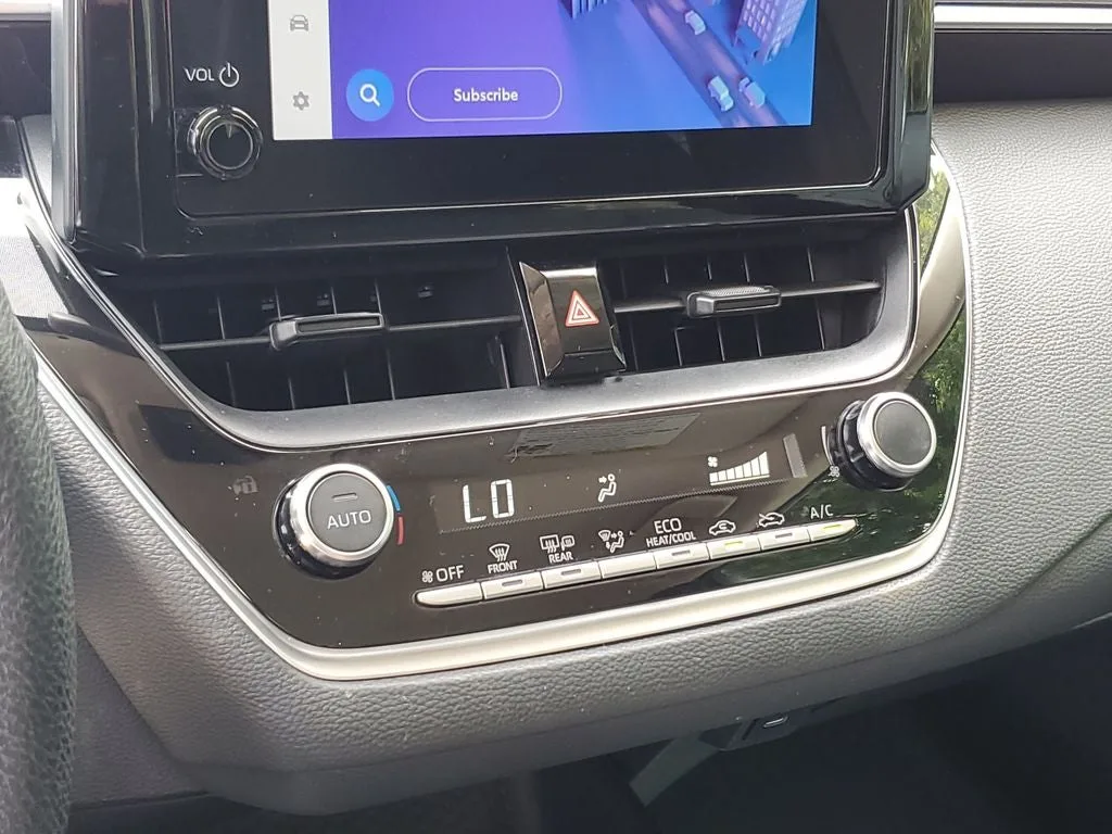 2023 Toyota Corolla LE photo 27