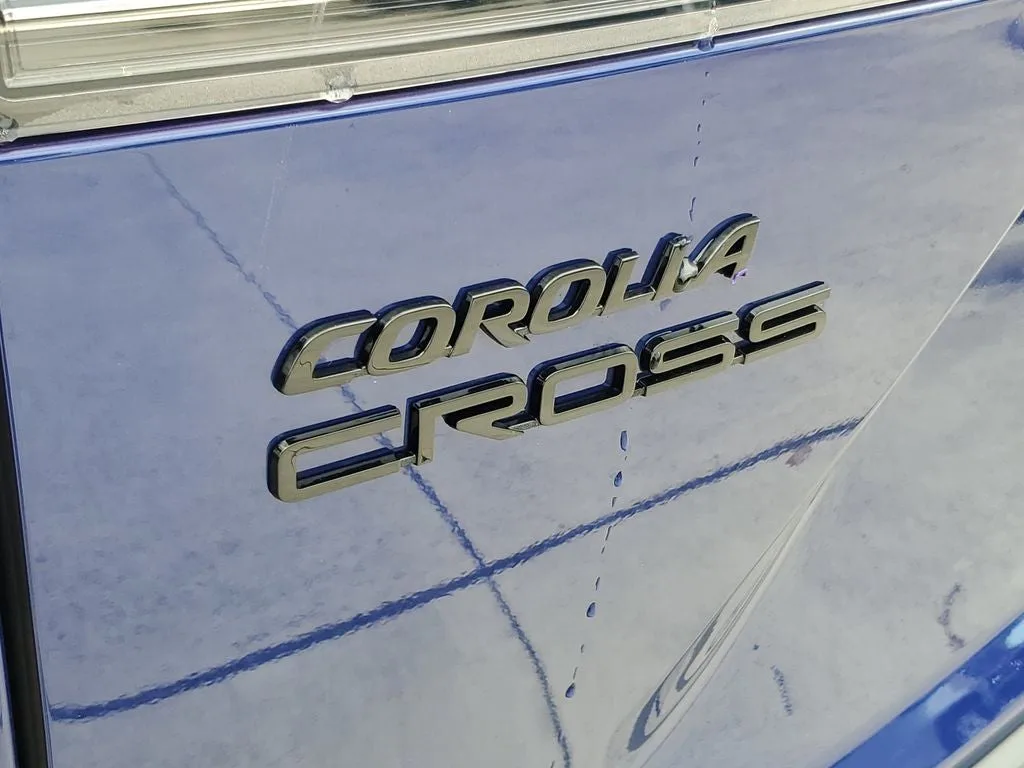 2023 Toyota Corolla Cross Hybrid XSE photo 8