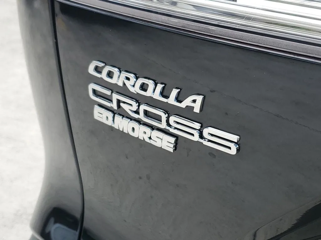 2024 Toyota Corolla Cross LE photo 9