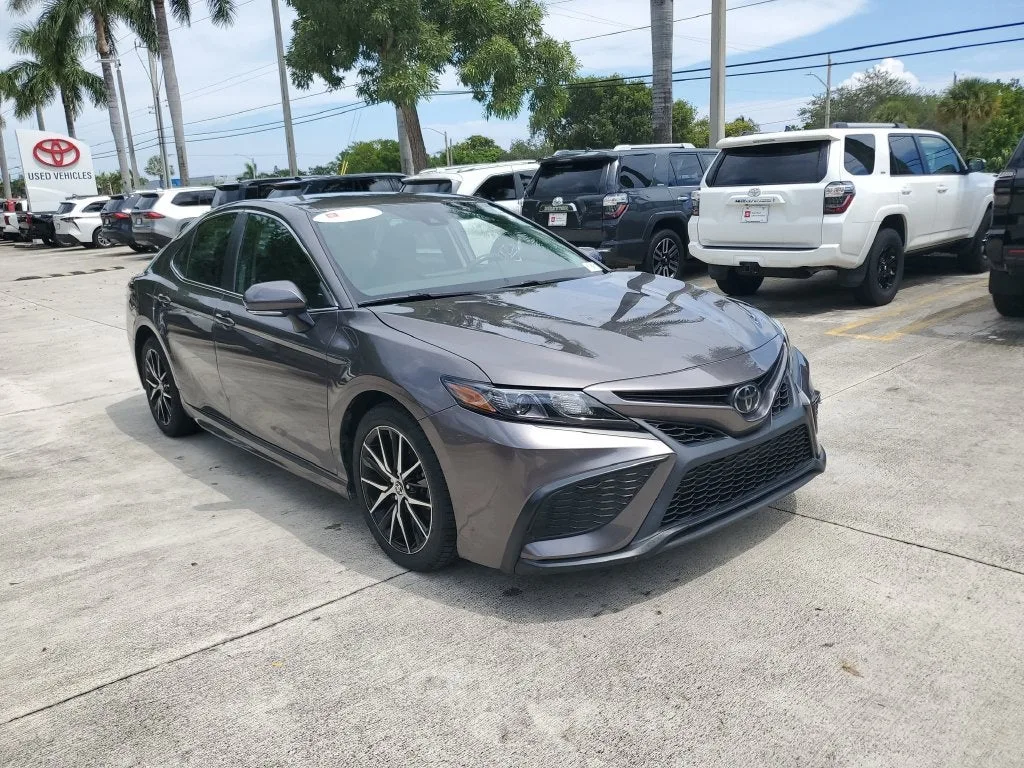 2024 Toyota Camry SE photo 3