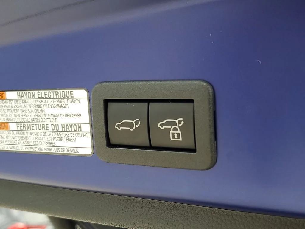 2023 Toyota Corolla Cross Hybrid XSE photo 11