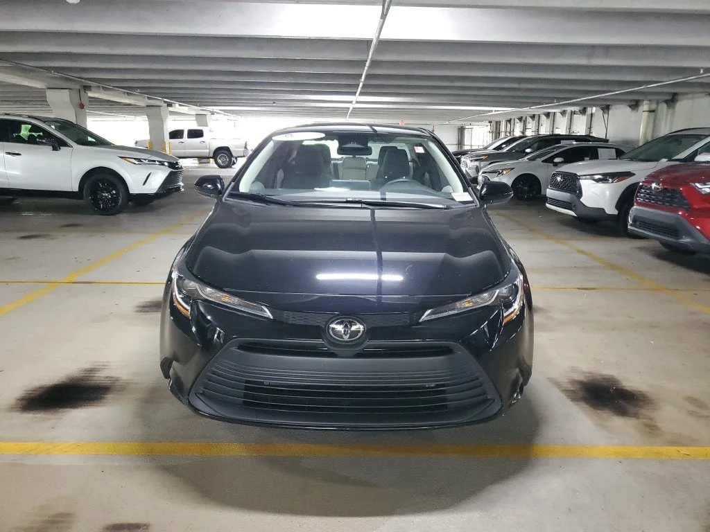 2025 Toyota Corolla LE photo 2