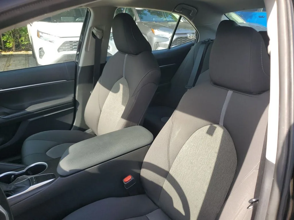 2023 Toyota Camry LE photo 18