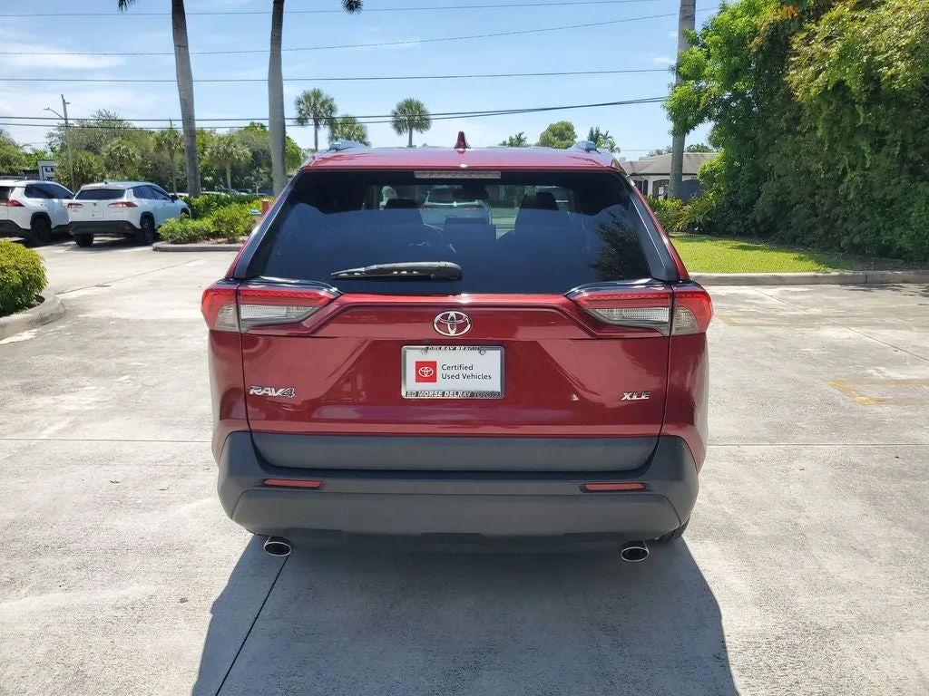 2022 Toyota RAV4 XLE Premium photo 5
