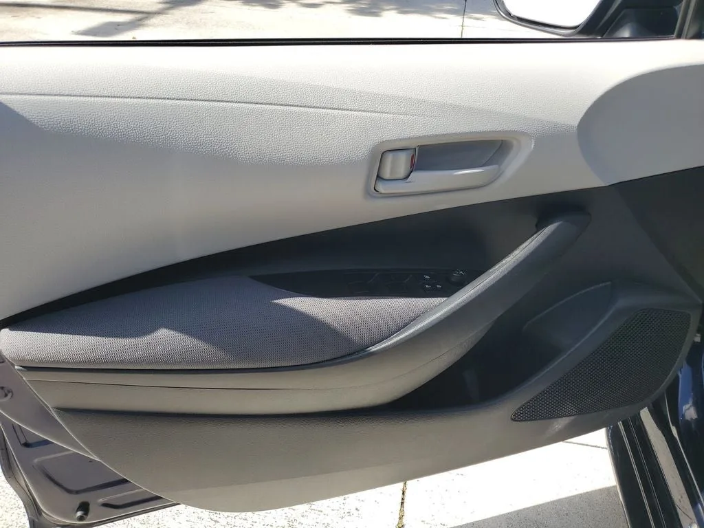 2025 Toyota Corolla LE photo 17