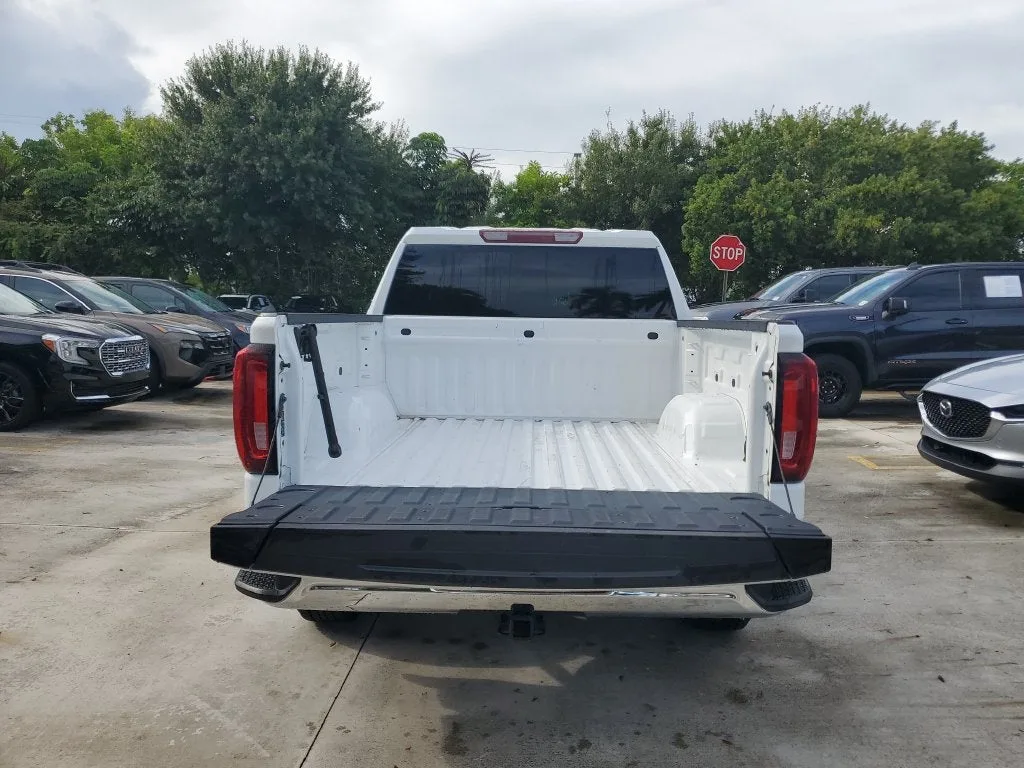 2025 GMC Sierra 1500 SLT photo 11