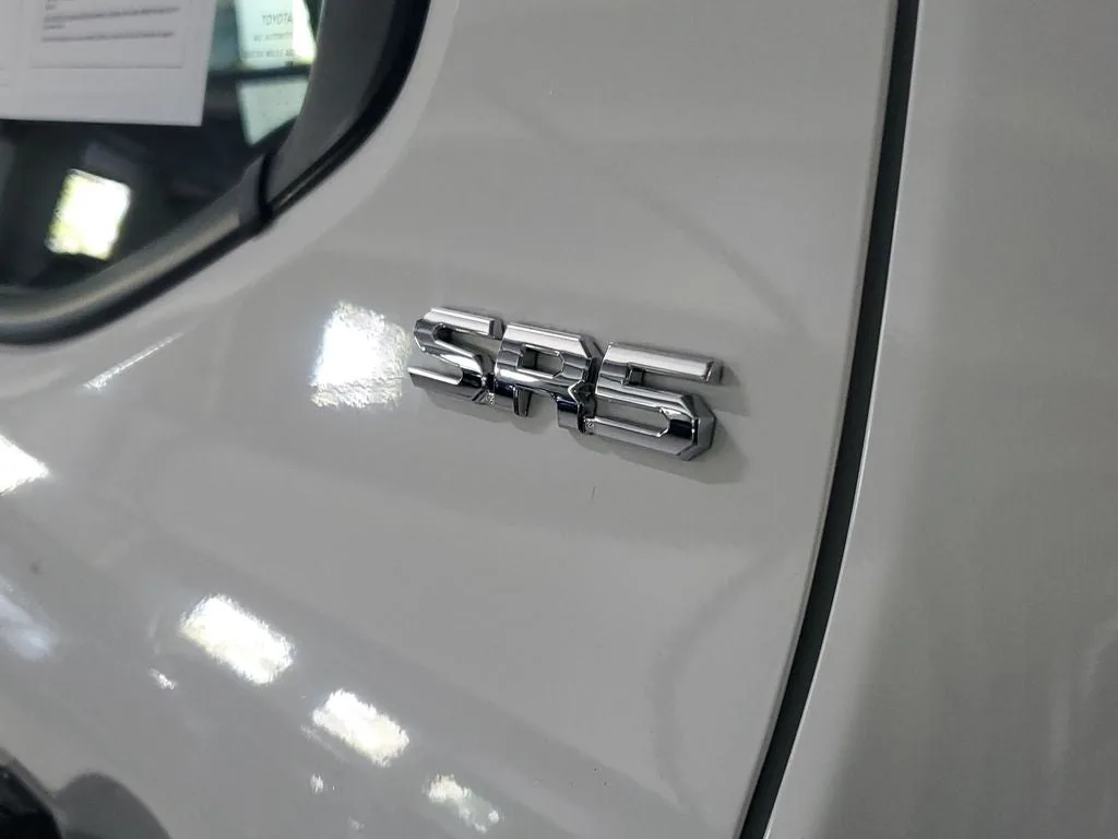 2025 Toyota Tacoma SR5 photo 8