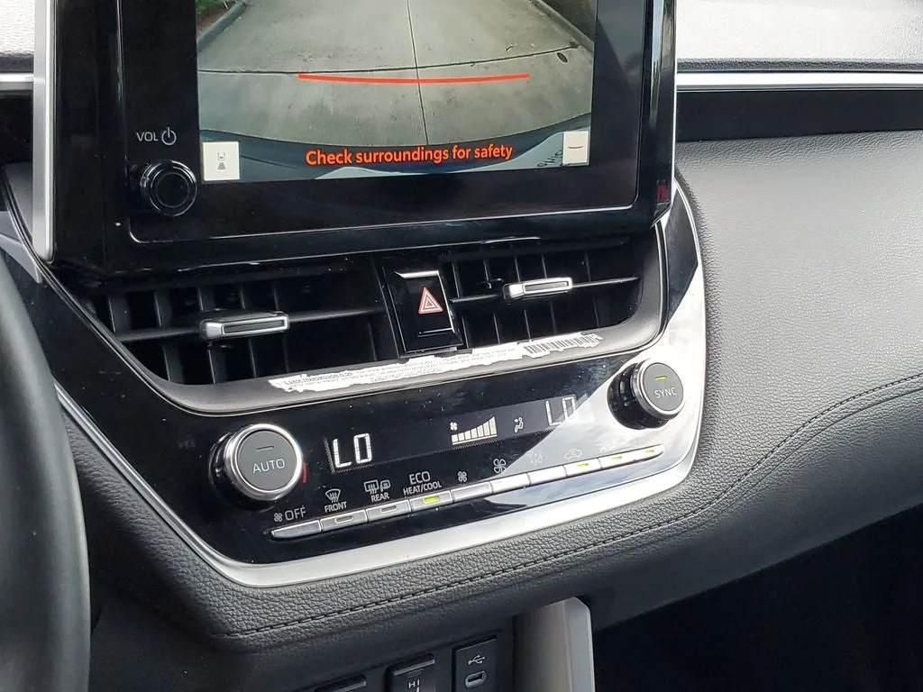 2023 Toyota Corolla Cross Hybrid XSE photo 30