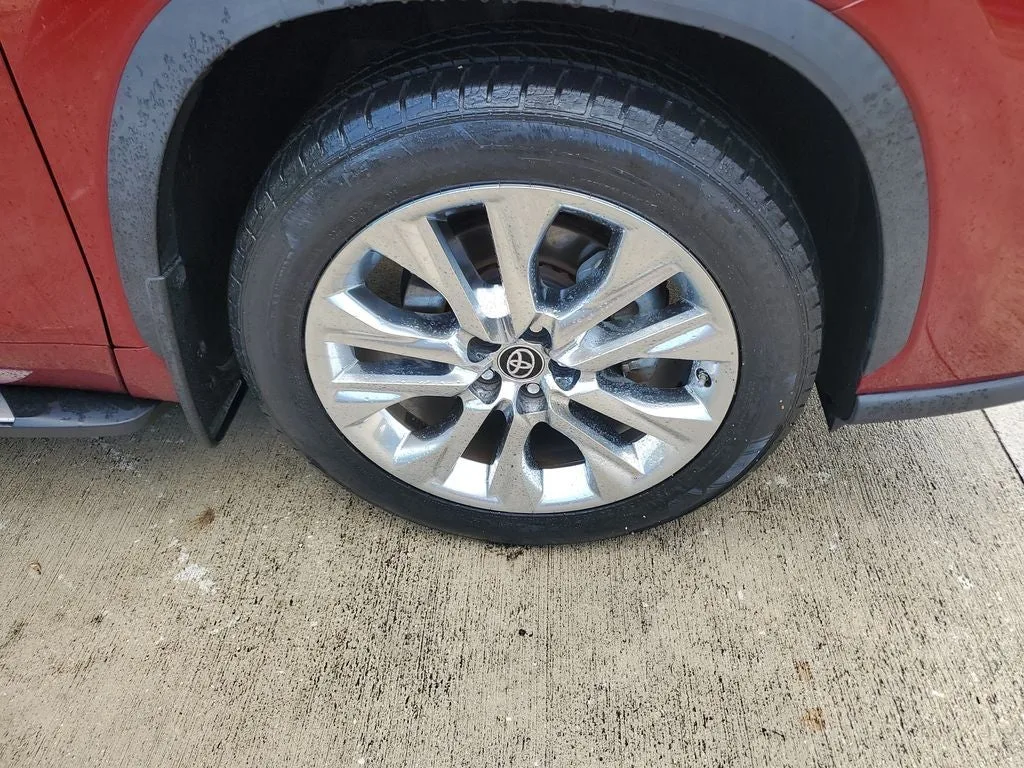 2023 Toyota Highlander Limited photo 9