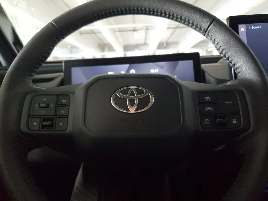 2026 Toyota RAV4 XSE photo 23