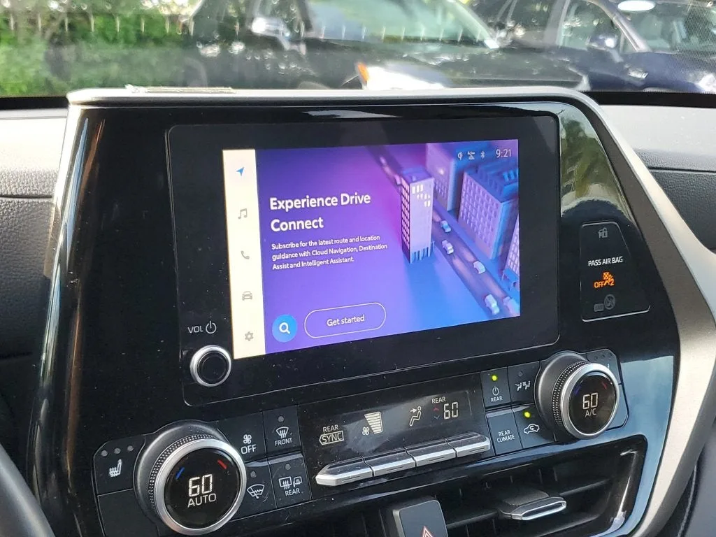 2024 Toyota Highlander XLE photo 29