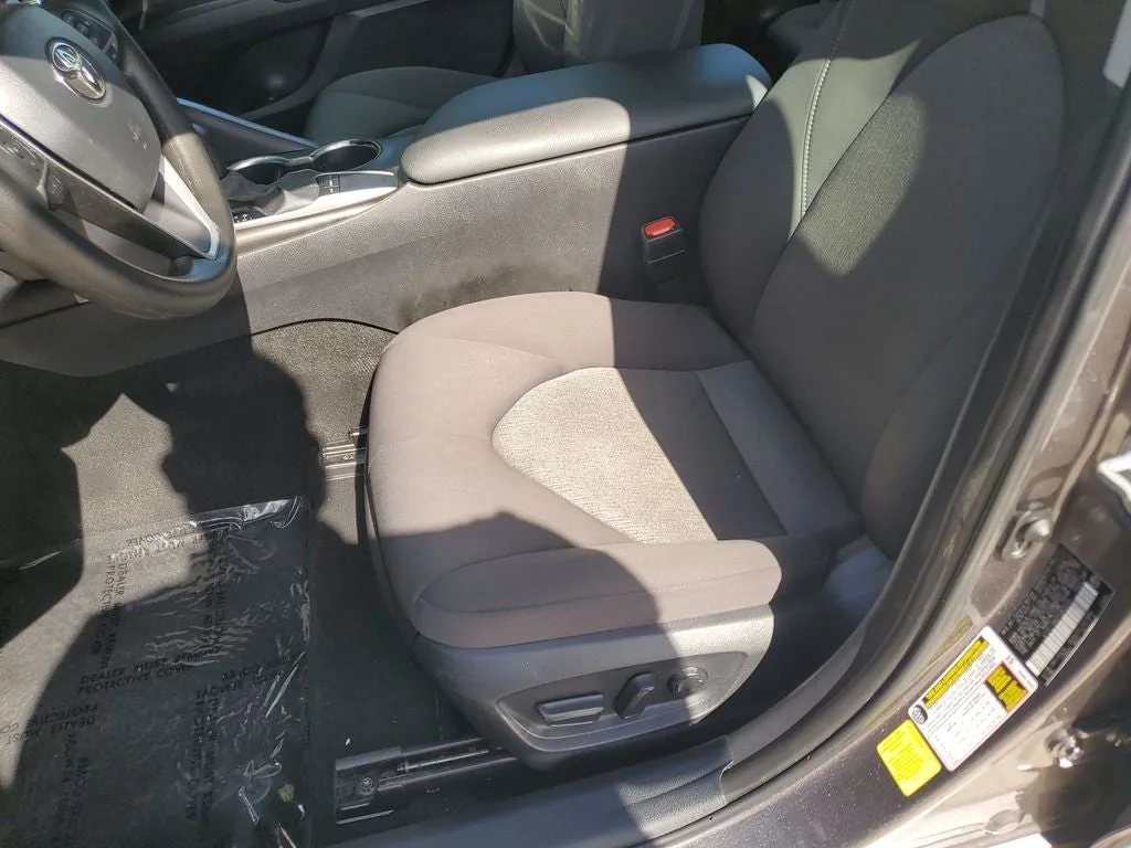 2023 Toyota Camry LE photo 19