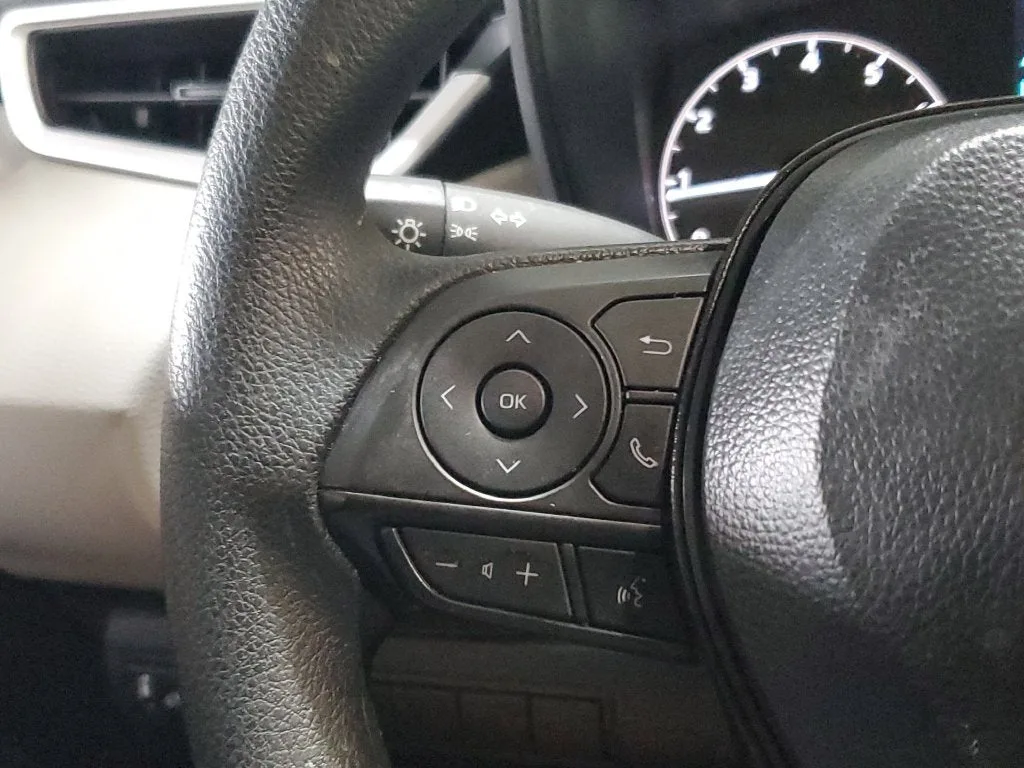 2025 Toyota Corolla LE photo 23
