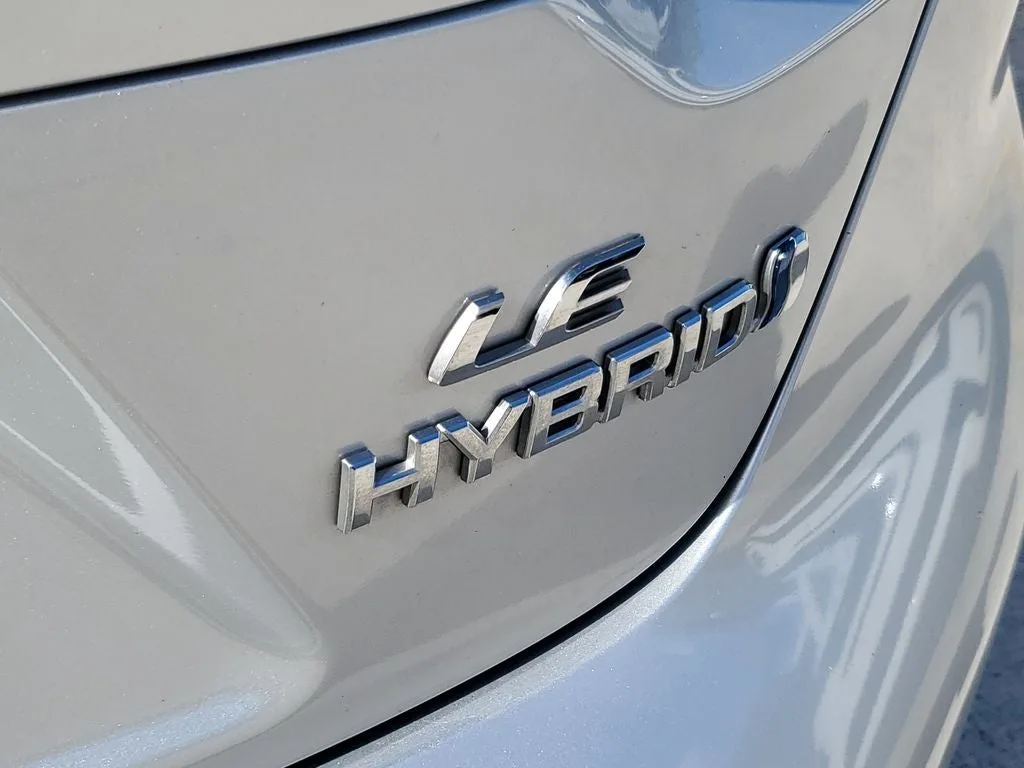 2024 Toyota Corolla Hybrid LE photo 9